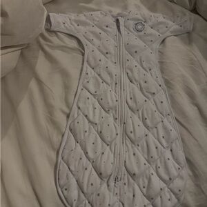 Dreamland Baby white weighted bamboo transition swaddle small 3-6 mo